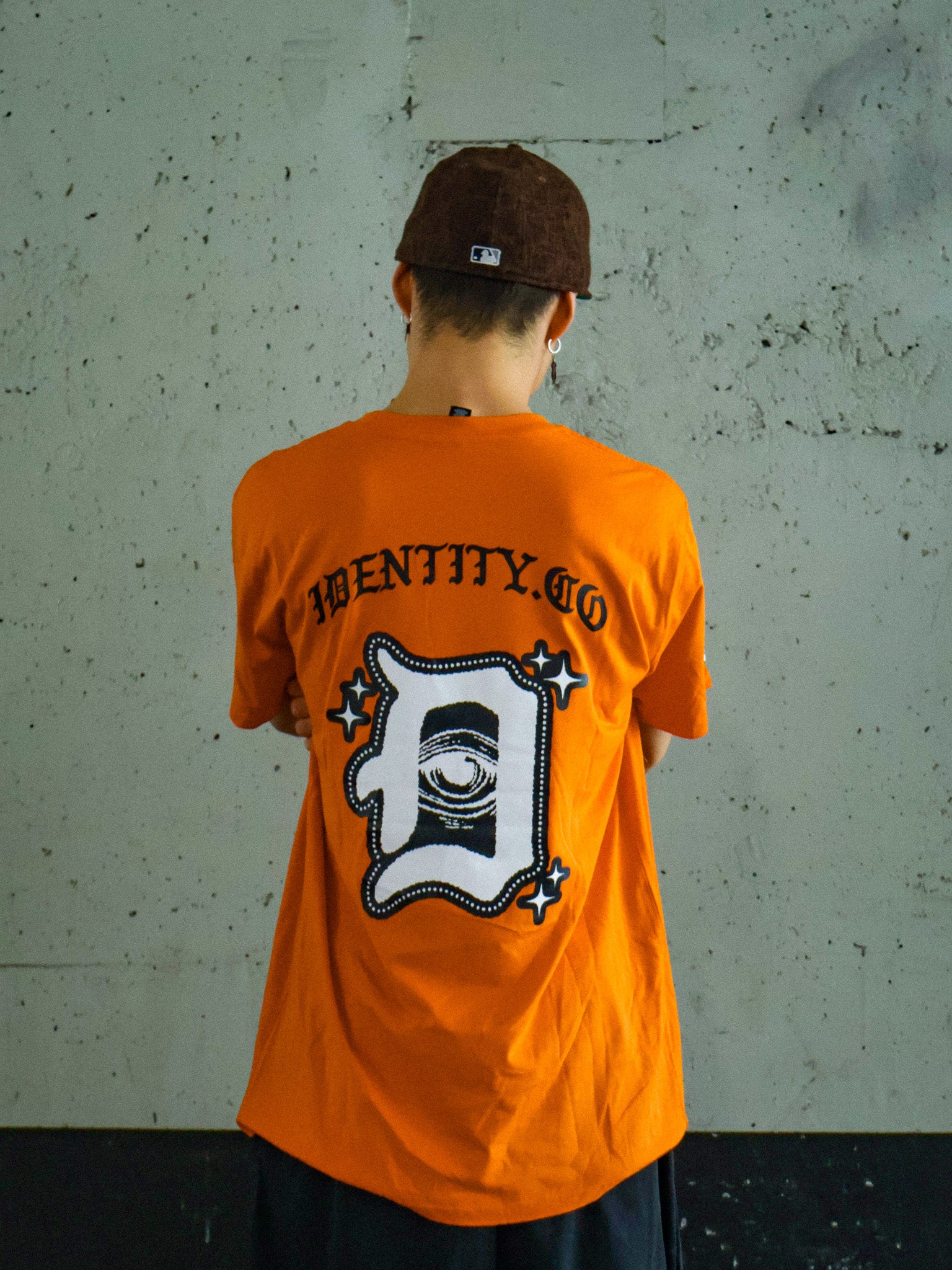 CLASSIC GRAPHIC TEE